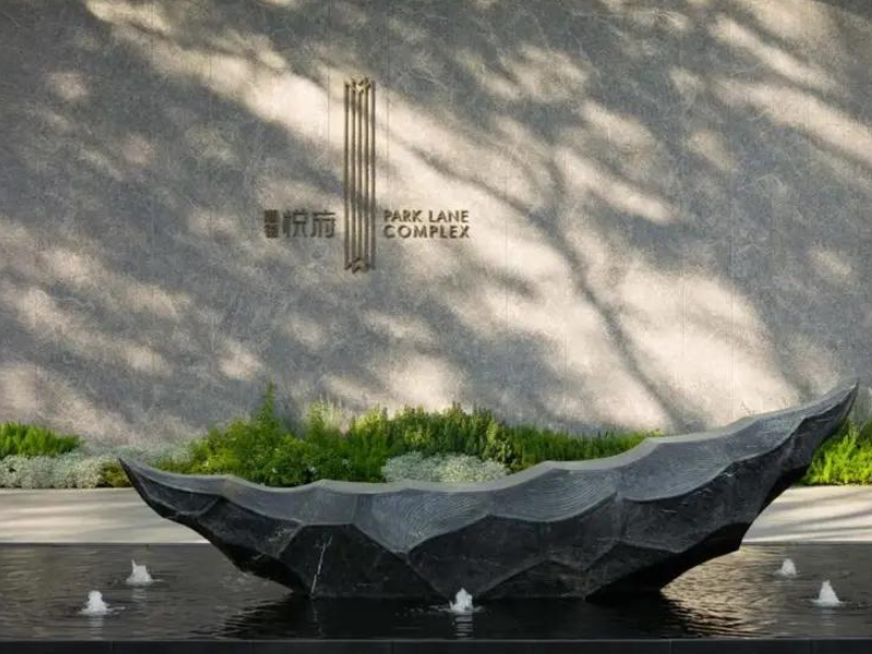 地产示范区迭代加速，景观雕塑与前场构筑物成为 “第一眼竞争力”