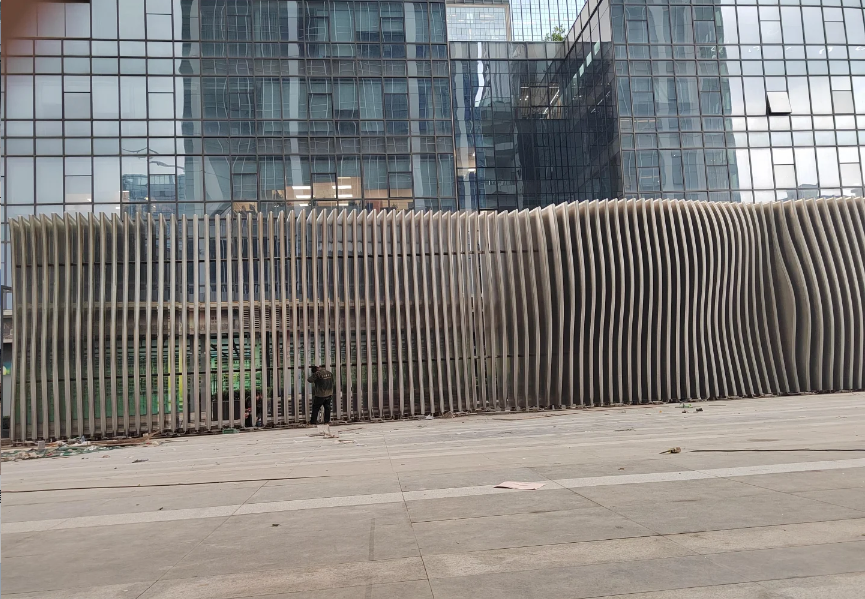 波浪曲面竖向格栅景观景墙 户外渐变弧形金属型材艺术围墙雕塑定制(图2)