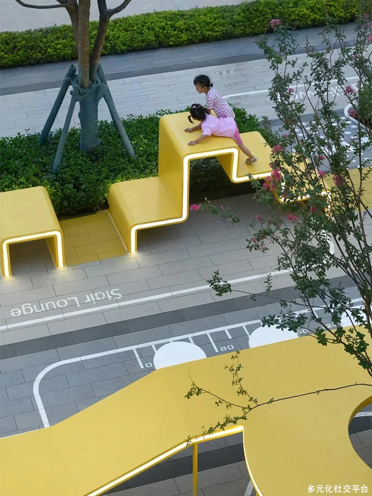 广州璟色雕塑 黄色踪迹发光模块化景观装置(图6) 广州璟色雕塑 黄色踪迹发光模块化景观装置(图6)