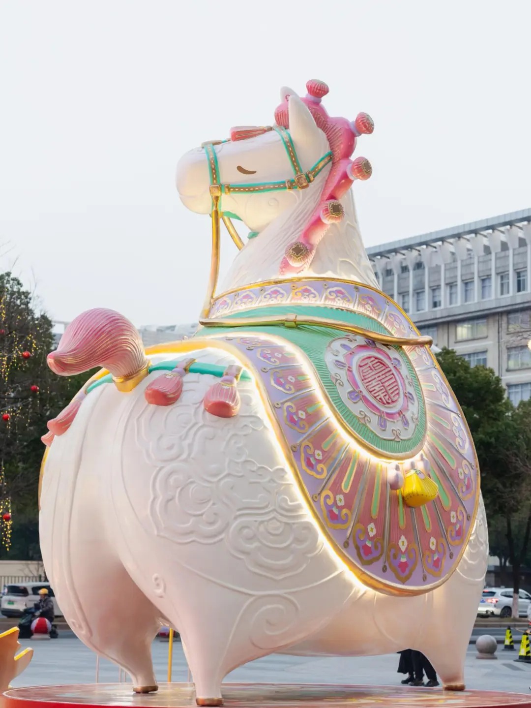 国风 IP唐马玻璃钢发光雕塑商业新年装置(图2)