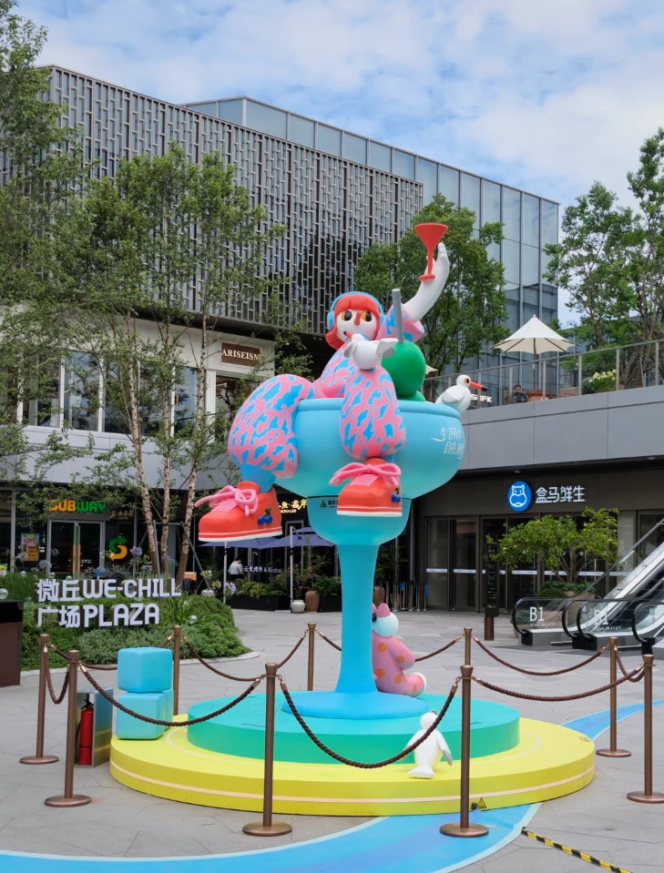 万象城西区潮流主题商业美陈雕塑工程(图3)