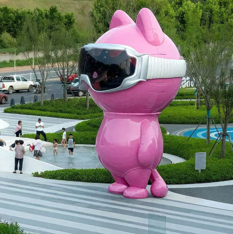 万科城赛博猫咪卡通 IP 雕塑(图1)