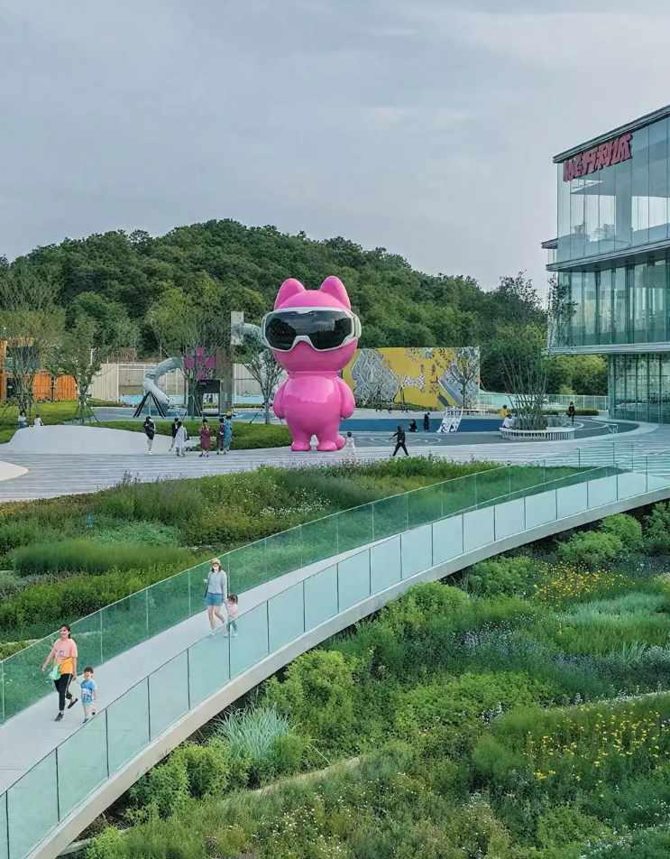 万科城赛博猫咪卡通 IP 雕塑(图4)